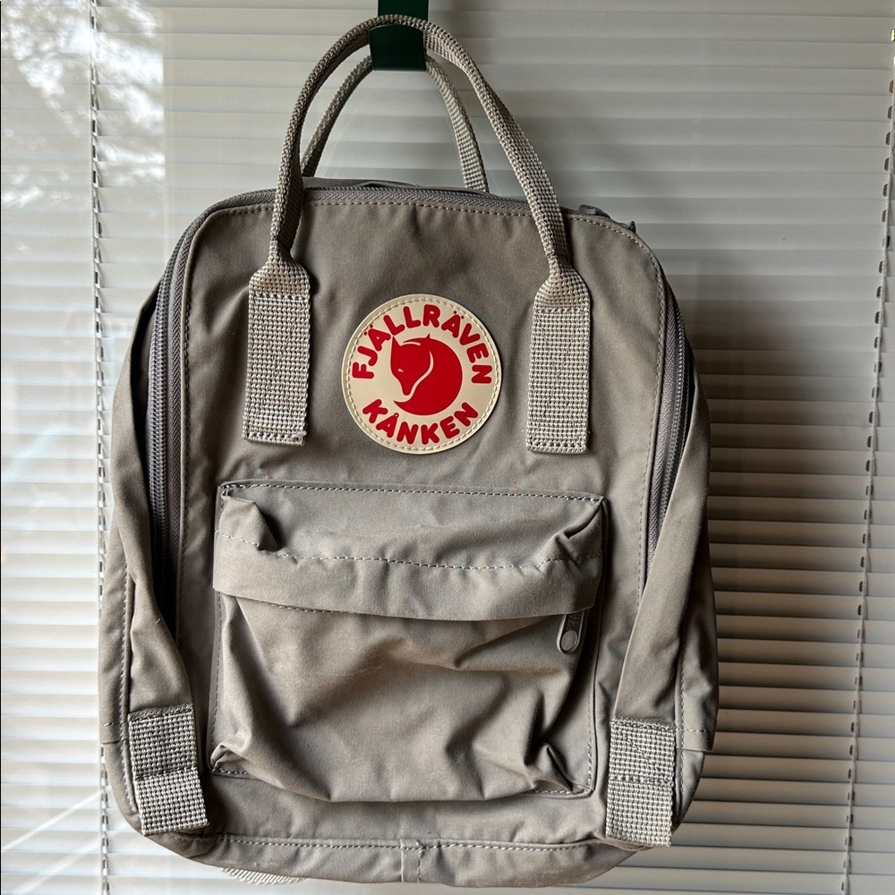 KÅNKEN MINI EVERYDAY OUTDOOR backpack gray